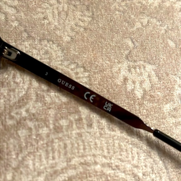 Brand New Guess Shield Aviators Black Frame Lens Metal Arms Men’s Sunglasses - Picture 13 of 15